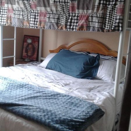 Cozy Pet Friendly Home Сент Джонс Екстериор снимка