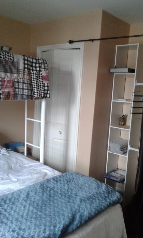 Cozy Pet Friendly Home Сент Джонс Екстериор снимка
